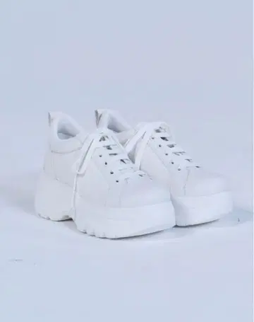 스즈키 아미 스니커즈 M 사이즈