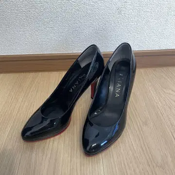다이애나 블랙 에나멜 하이힐