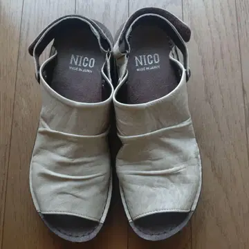 NICO 베이지 컴포트 샌들