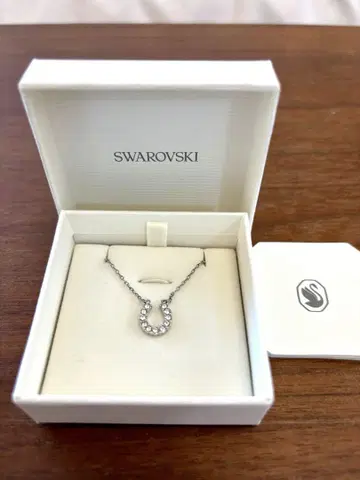 새상품급 SWAROVSKI 스와로브스키 목걸이 호스슈 말발굽형 박스 포함