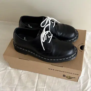 1461 화이트 스티치 3홀 신발 26cm (UK7)
