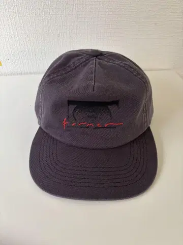 FORMER 다크 그레이 스냅백 캡