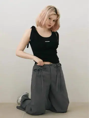 앤드메리 아브릴 리본 톱 블랙