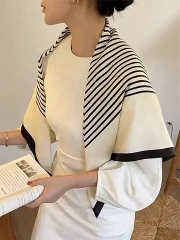 아이보리 및 블랙 스트라이프 숄/스카프