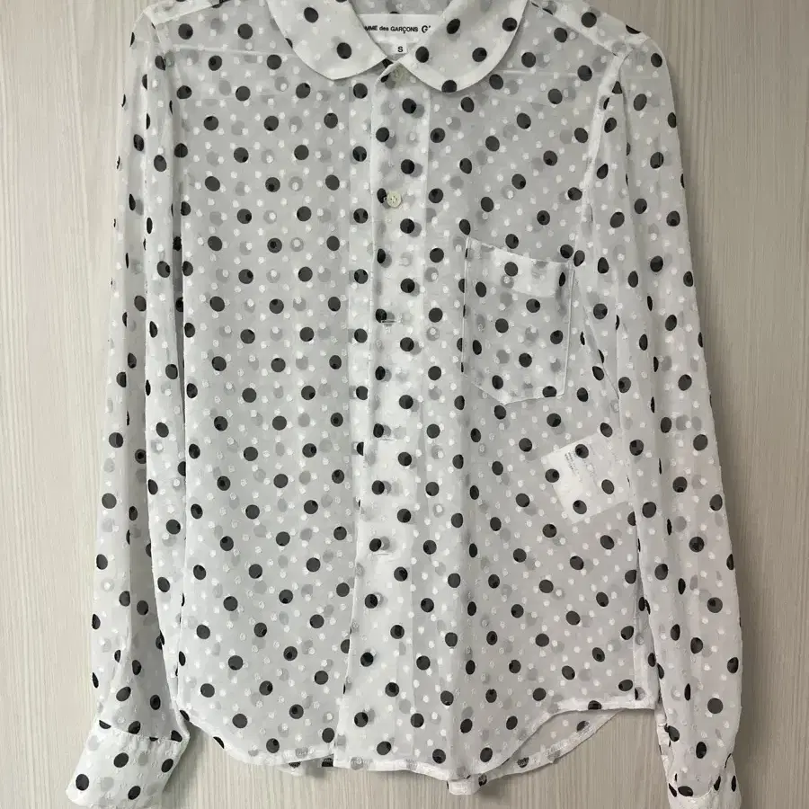 Cloud Emotion Ugly Lettering Off Shirring Top on Bunjang