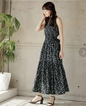 4일간 특별 가격! LADYMADE 백 허리 오픈 원피스