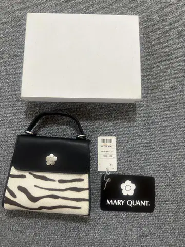 택 포함 미사용 새상품 MARY QUANT 제브라 패턴 미니 지갑