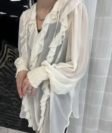 아메리 러플 프릴 시폰 블라우스