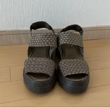 Gomu Gomu 브라운 통굽 메쉬 샌들