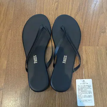 TKEES 블랙 비치 샌들