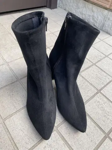 블랙 스웨이드 지퍼 부티 힐 5cm
