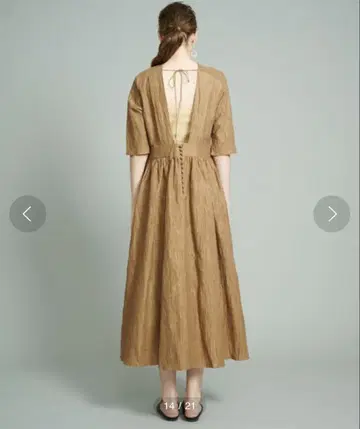Uhr 오픈 백 턱 드레스