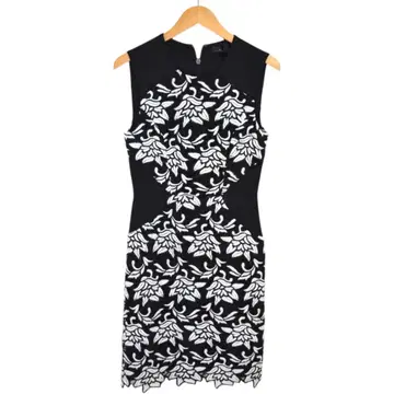 BCBG MAX AZRIA 슬리브리스 원피스