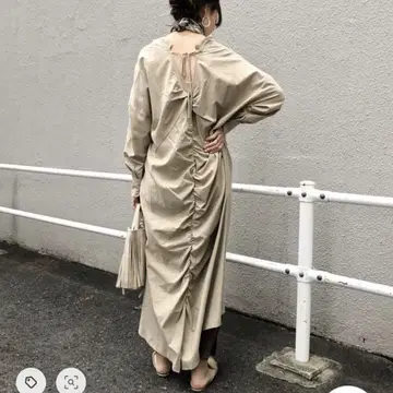 ETRE TOKYO 에트레토쿄 백 드레이프 원피스 베이지