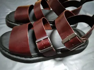 Dr. Martens 그리폰 브라운