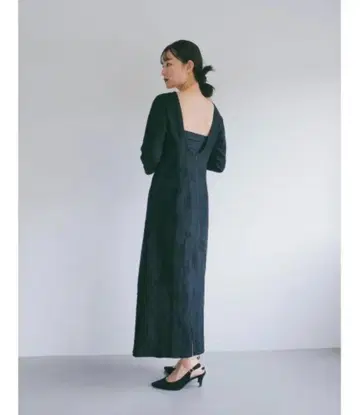 kaieka 백 오픈 자카드 드레스 블랙