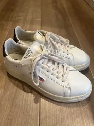 AUTRY (오토리) 화이트 가죽 스니커즈 41 사이즈 (27cm)