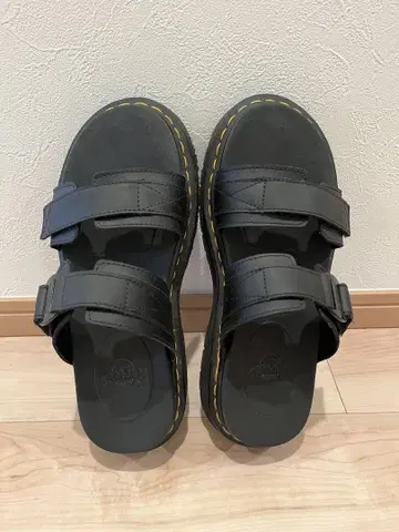 Dr.Martens 샌들 블랙