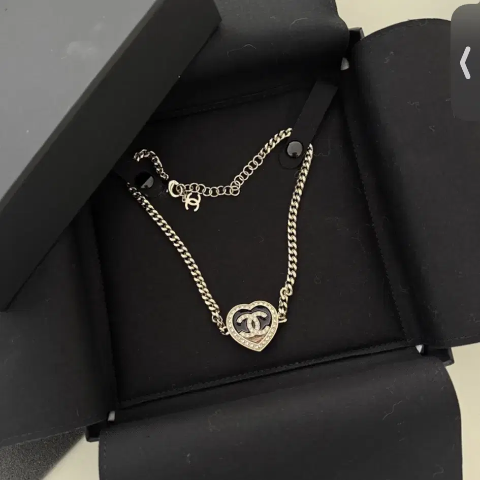CHANEL | 샤넬 (Unused New Product) Chanel Heart Krystal