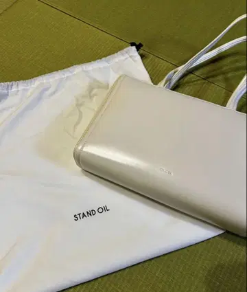 STAND OIL 화이트 숄더백