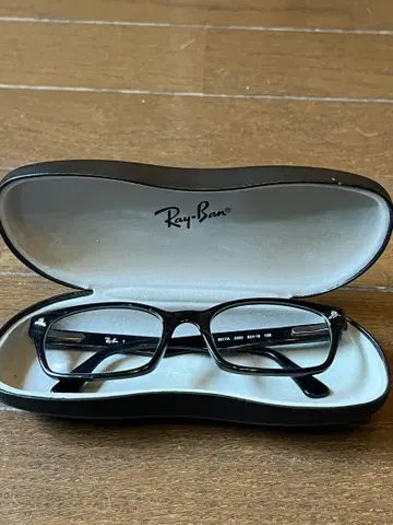 Ray-Ban 블랙 스퀘어형 검은색 테두리 RB5017A