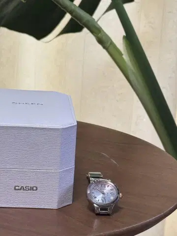 CASIO SHEEN 아날로그 시계 실버 다이얼 핑크와 블루