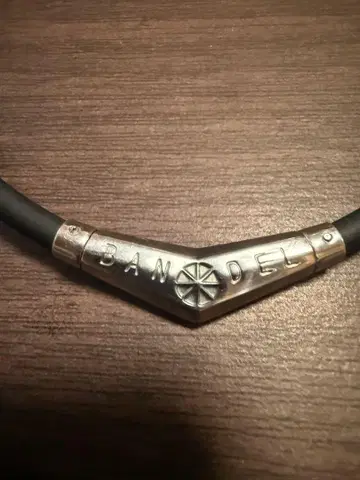 BANDEL V자형 펜던트 목걸이