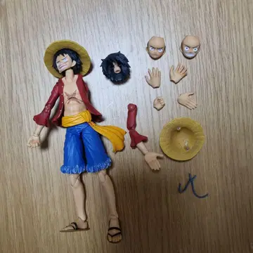 원피스 루피 피규어 팔이 부러졌어요!