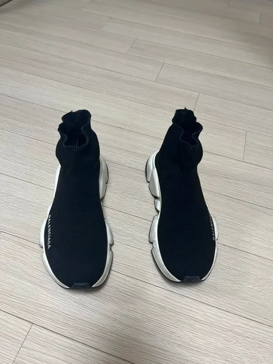Balenciaga Speedrunner Black/White, Size 35
