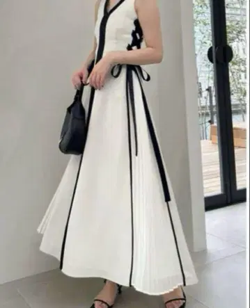 SNIDEL 사이드 플리츠 바이컬러 원피스 아이보리 0