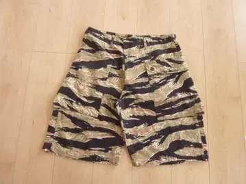 TCB Jeans 카모 패턴 숏 팬츠