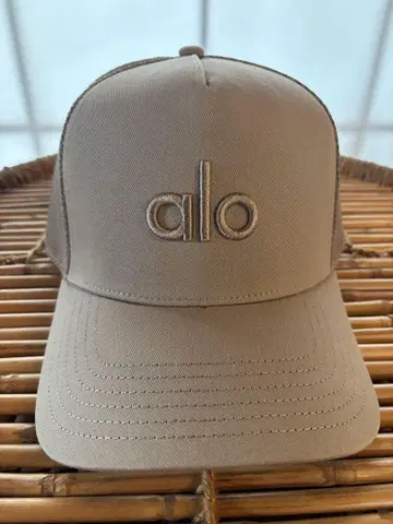 alo 베이지 메쉬 캡