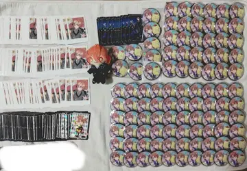 우리 카라피 컬러풀 피치 묶음 판매 캔 배지 트레이딩 카드 인형 브로마