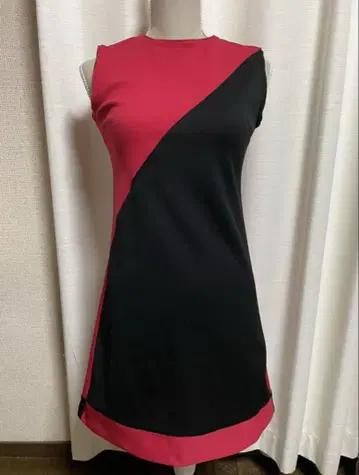모즈 60s 비대칭 빨검 원피스