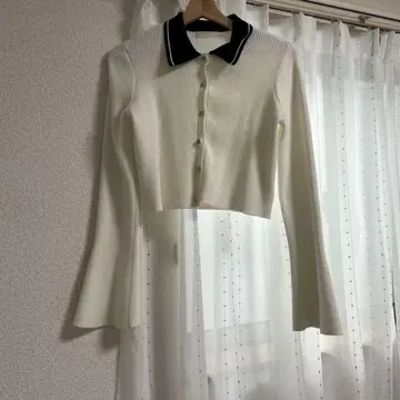 릴리안 캐럿 리브 니트 화이트 크롭 가디건