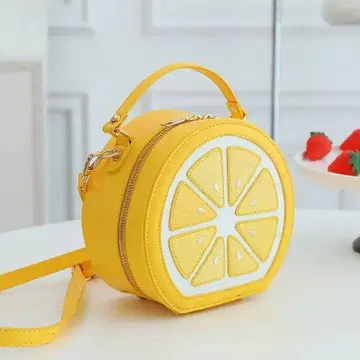 레몬 모양의 숄더백