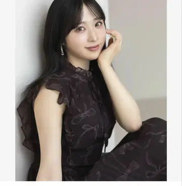 tocco 리본과 프릴이 달린 허리 셔링 리본 프린트 플리츠 원피스