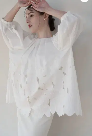Acka 에이씨케이 레이스 장식 블라우스