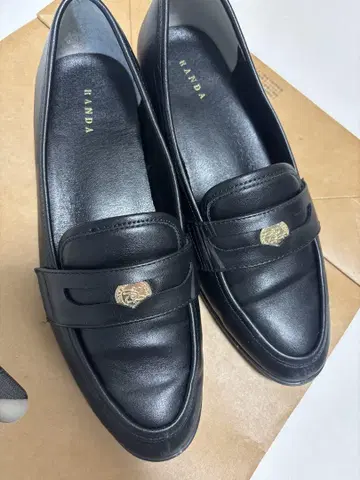 RANDA 블랙 로퍼 모노그램 코인 로퍼 S 사이즈