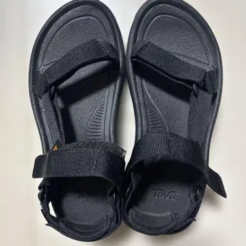 테바 샌들