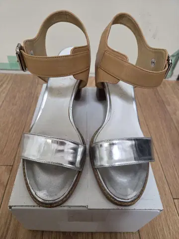 다이애나 샌들 23.5cm