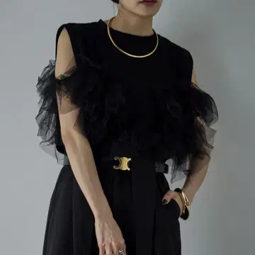 프릴이 달린 블랙 슬리브리스 탑 얇은 명주 그물 도킹 탱크탑