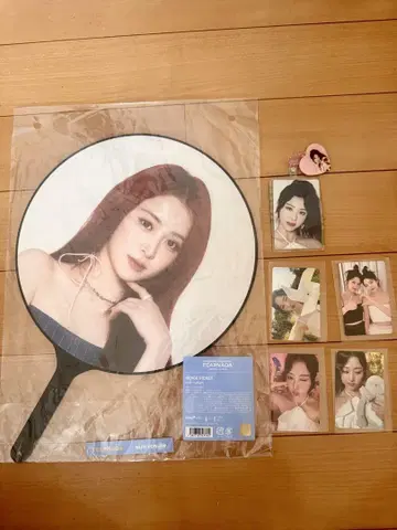 르세라핌 윤진 부채 트레이딩 카드