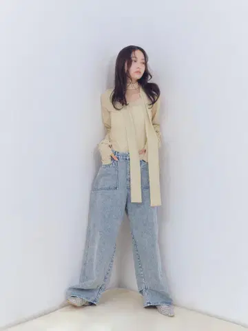 새상품 Andequal 백 슬릿 커브 데님 팬츠