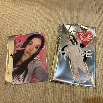 TWICE 팝업 아크릴 스탠드 참 트레이딩 카드 혜택 포함