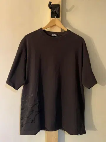 RUDIES SHADOW 다크 브라운 티셔츠 거미