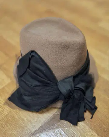 카시라 울 모자, 리본 모자, 여배우 모자