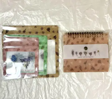 WEST. 지퍼 백 & 사진 앨범