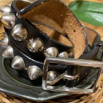 새상품급 스터드 장식 블랙 가죽 벨트
