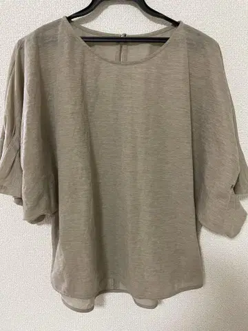 새상품 TenuE 베이지 벌룬 소매 셔츠 반팔